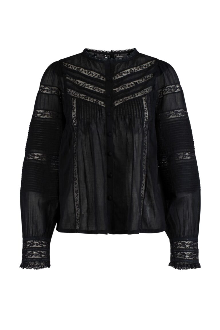 ollie_s23w2022_black_cotton_lace_ss23_pia-tjelta_packs_front
