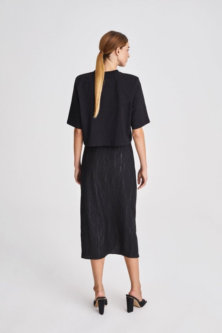stylein-minimalistic-scandinavian-timeless-swedish-design-womenswear-classics-classic-molly-skirt-long-black-set-massa-top-0