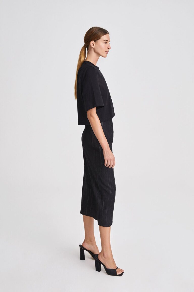 stylein-minimalistic-scandinavian-timeless-swedish-design-womenswear-classics-classic-molly-skirt-long-black-set-massa-top-1