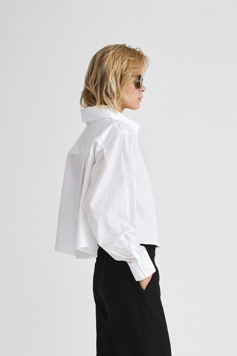 stylein-minimalistic-scandinavian-timeless-swedish-design-womenswear-women-wear-classics-classic-jabe-top-shirt-organic-cotton-cropped-white_f0195e69-c988-4261-b1a2-a689e83fe817