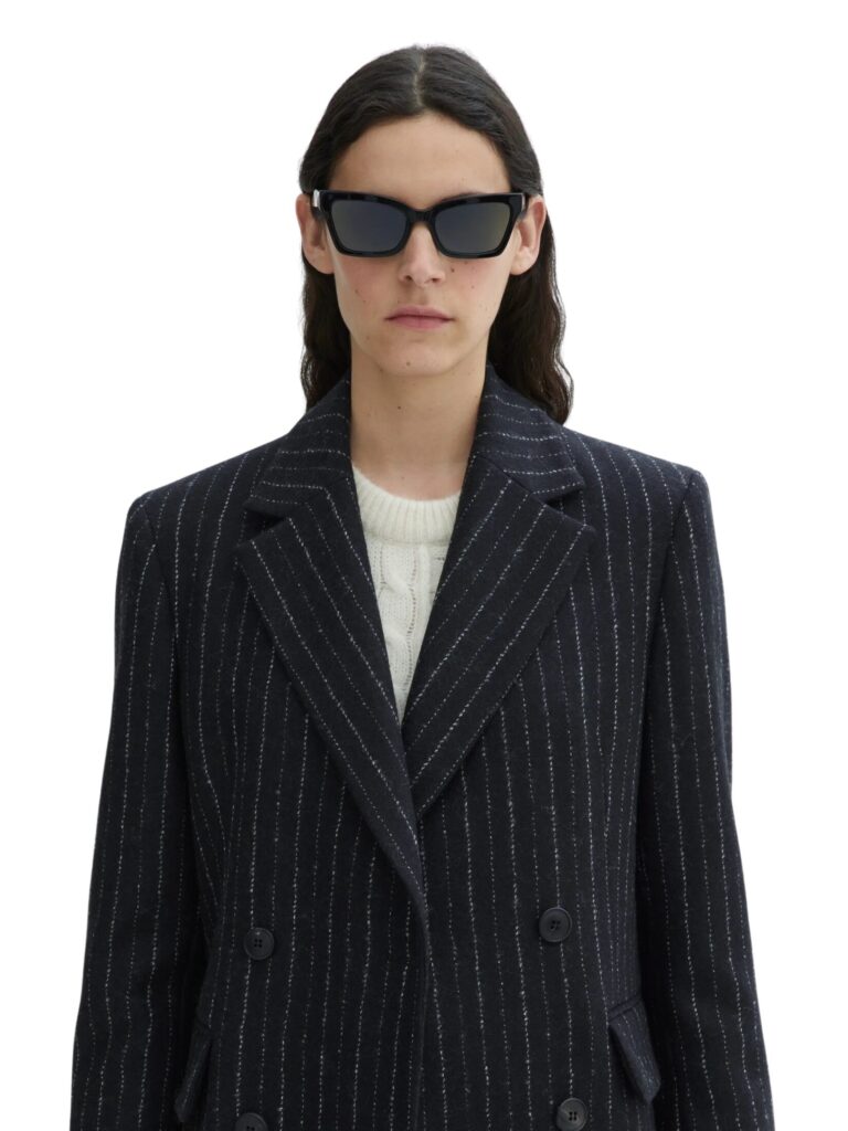 1503_daa690a319-dagmar_aw23_233f211_pinstripe-blazer_black-white_03-original