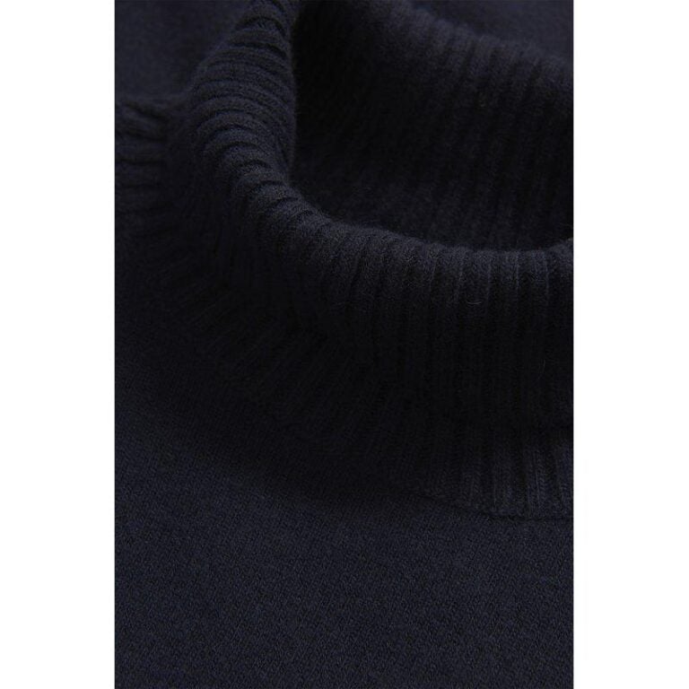 oscar-jacobson_salim-rollneck_navy_67624954_210_extra1