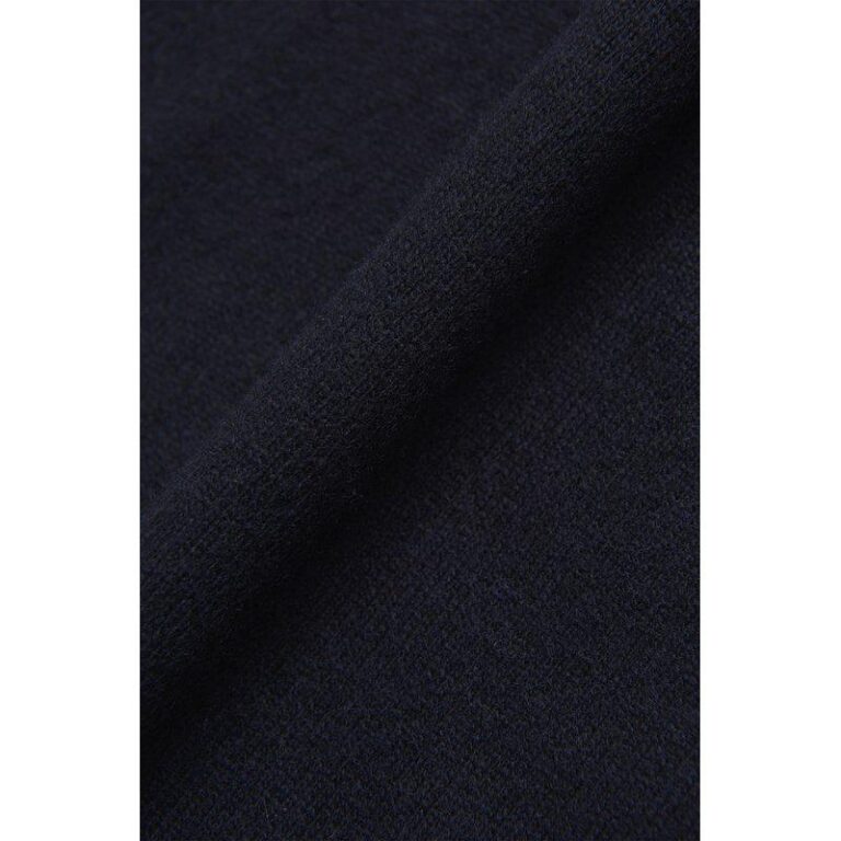 oscar-jacobson_salim-rollneck_navy_67624954_210_extra3