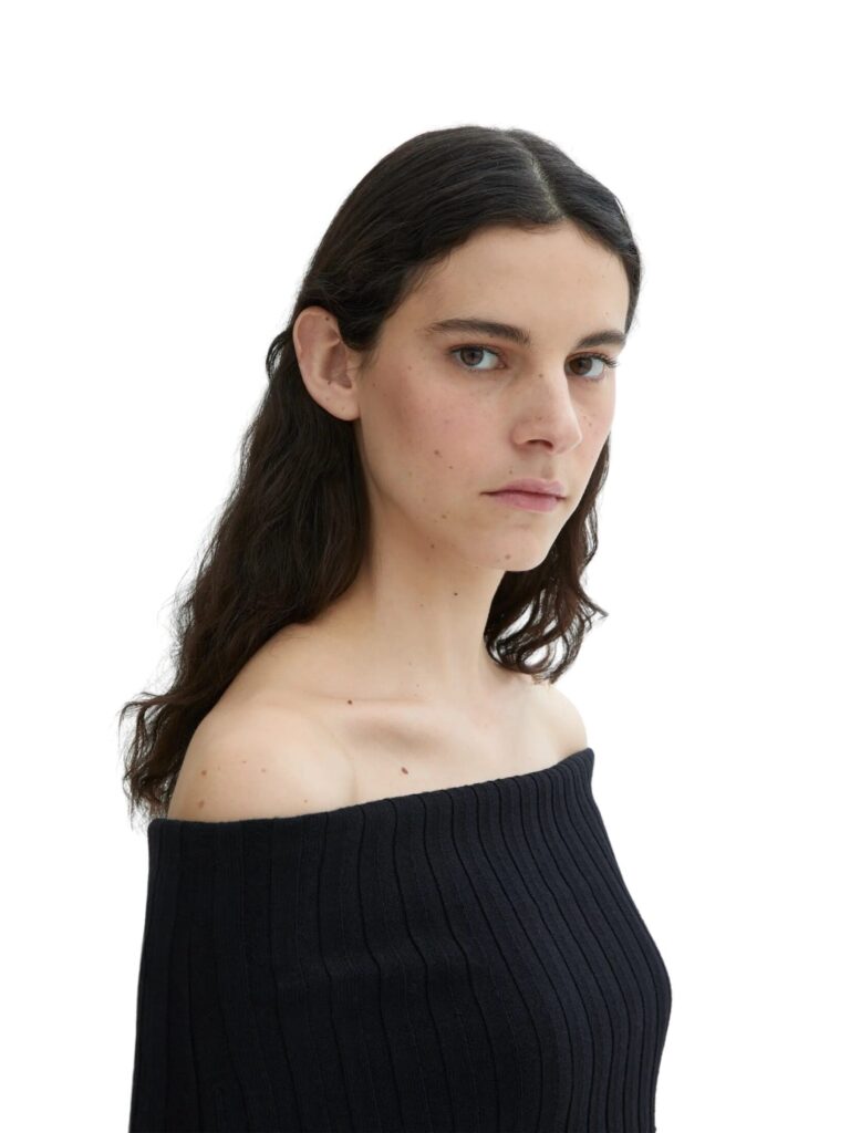 1522_a62fa9b38c-dagmar_aw23_233f407_bare-shoulder-knit_black_04-original