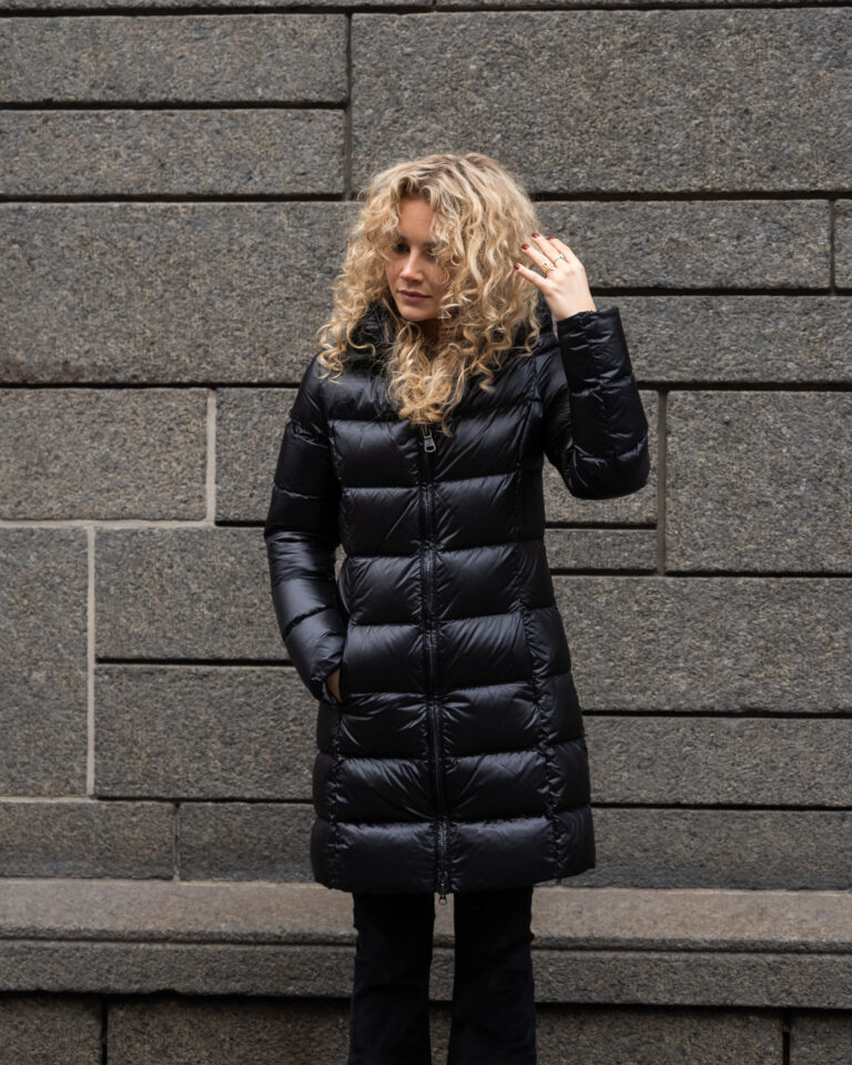Colmar Long Iridescent Down Jacket With Fixed Hood Sort Follestad