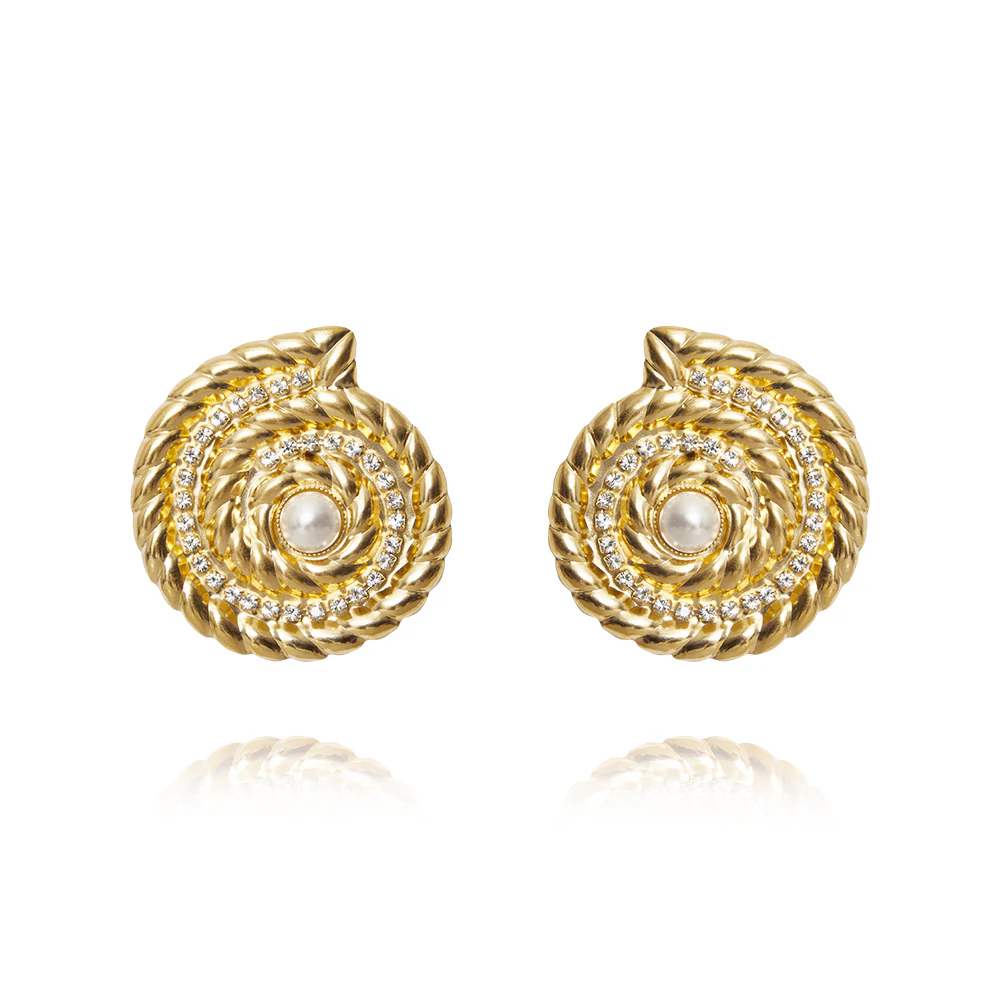 caroline_svedbom_ocean_pearl_earrings_sand_dollar.jpg