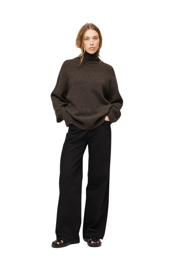 fwss_fall_2024_campaign_trine_hisdal_relaxed_wide_leg_jeans_jet_black_juliette_turtleneck_sweater_coffee_brown_56cf9a70-fb2e-47ae-b495-264e1bfcb0e8