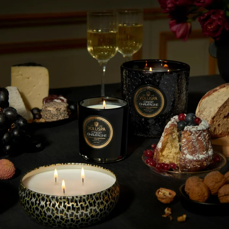 CRISP-CHAMPAGNE-Luxe-Classic-3Wick-Web_3d081076-2d83-4b05-82eb-600f50977917