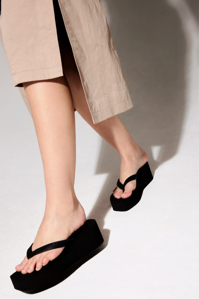 high-platform-black-flip-flop-photo-on-feet