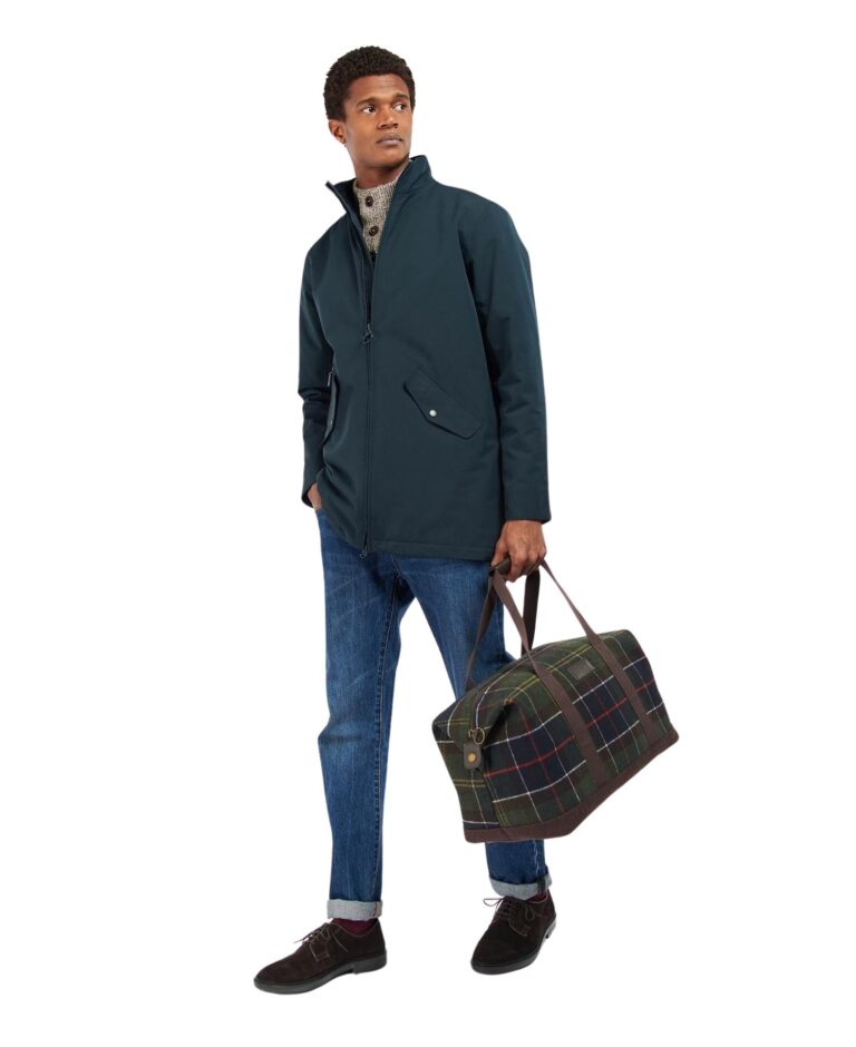 uba0608tn11_aw22_getthelook_model_1