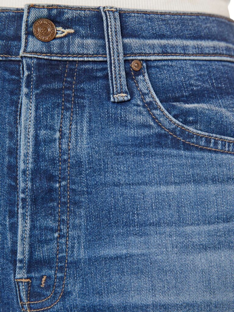 10976-2104-six_vw-f-detail_9396