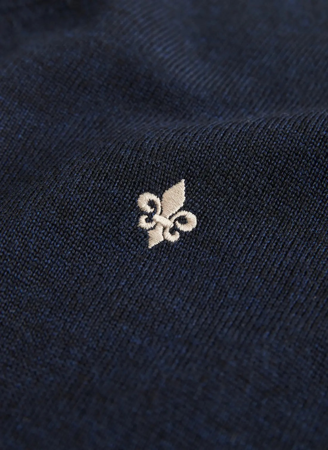 1844_9a9ff0bbb7-901220-merino-vneck60-navy-1-medium 1844_9a9ff0bbb7-901220-merino-vneck60-navy-1-medium