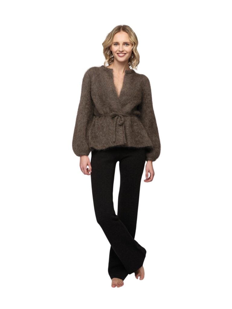 fredrikke-chunky-cardigan_brown-evi-merino-pants_dark-brown-melange
