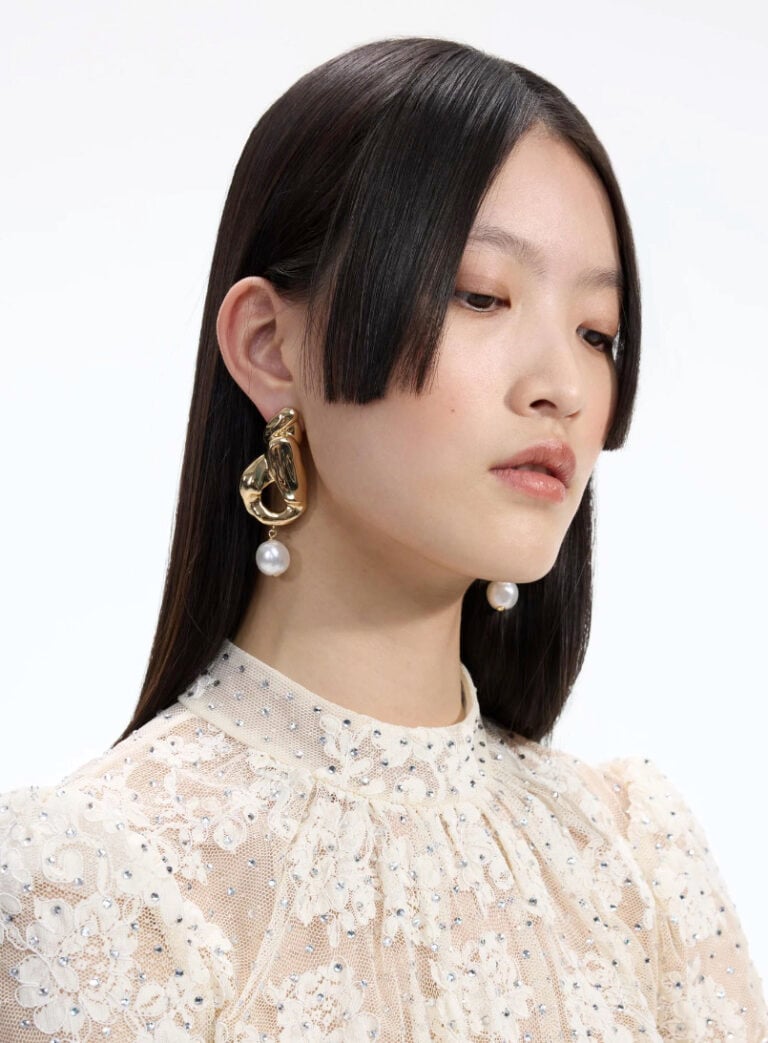 gold-faux-pearl-earring-model