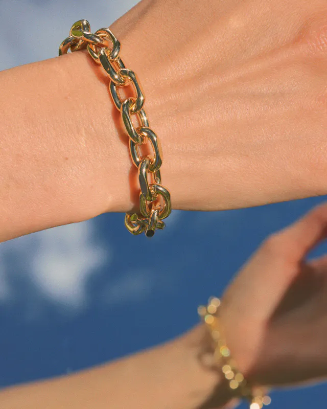 1207_56c1476482-bracelet-full-4x5-1