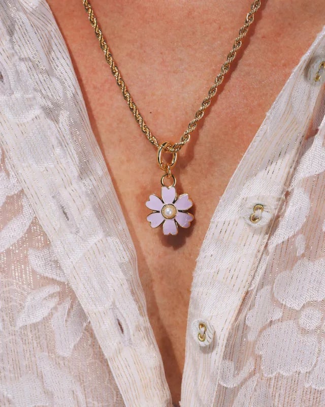 1210_a8d2ea7890-flower-necklace-full-4x5-1