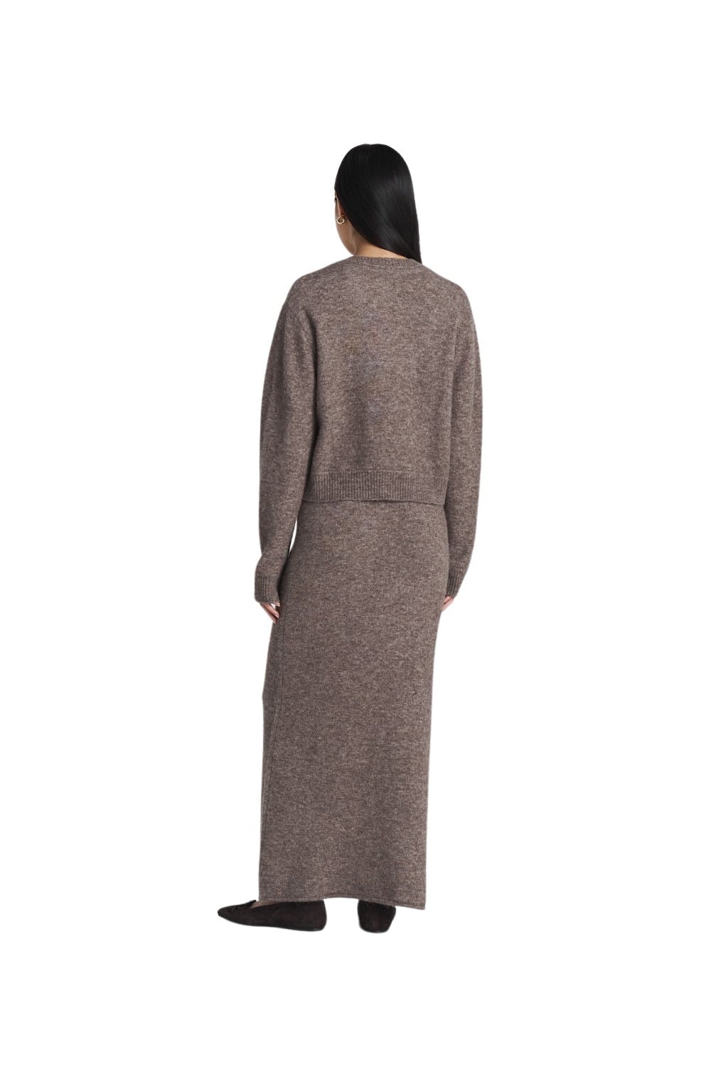 240529_ttfw24_day1_8497_mora_knitted_skirt_dk_truffle_8492_filippa_knitted_cardigan_dk_truffle1730