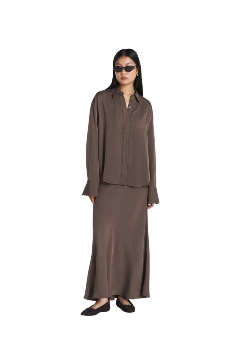 240529_ttfw24_day1_8533_sibley_satin_blouse_dk_truffle_tyne_satin_midi_skirt_dk_truffle1757