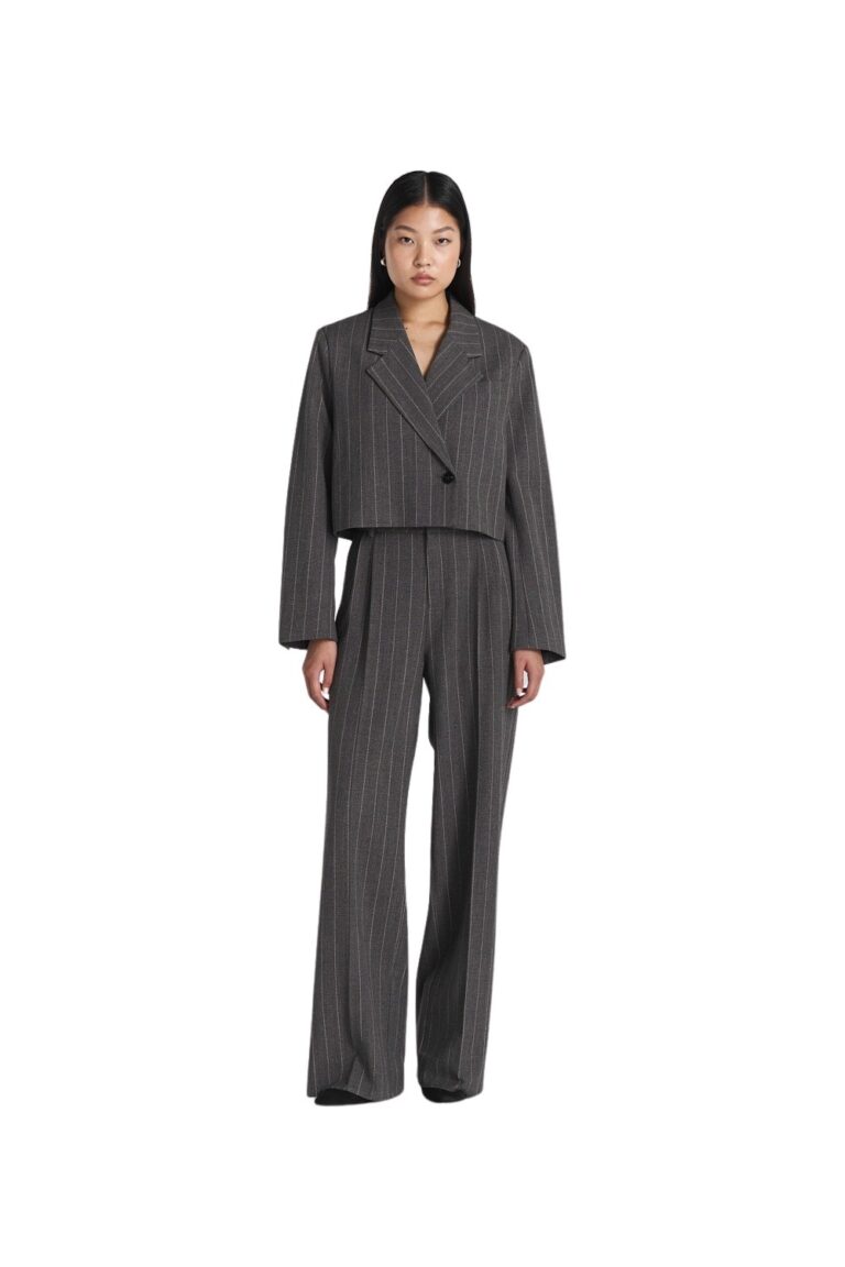 240529_ttfw24_day1_8648_keira_cropped_blazer_grey_pinstripe_8596_henley_trousers_grey_pinstripe9892