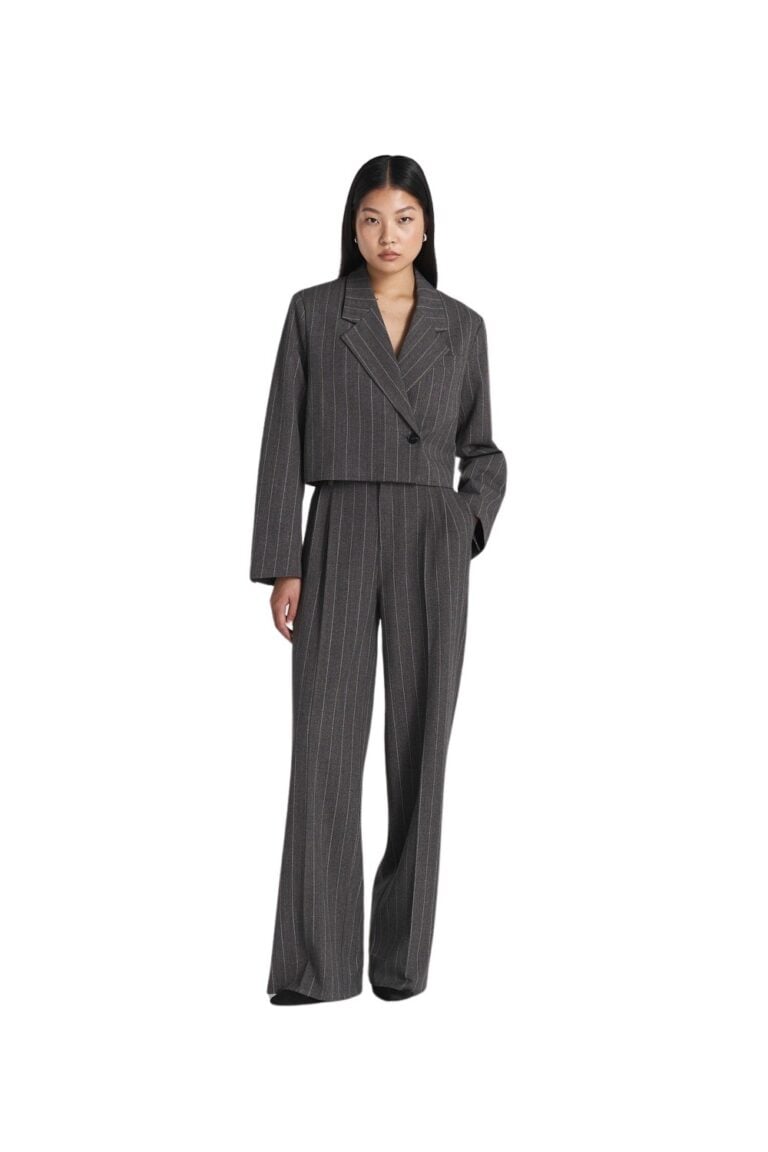 240529_ttfw24_day1_8648_keira_cropped_blazer_grey_pinstripe_8596_henley_trousers_grey_pinstripe9893