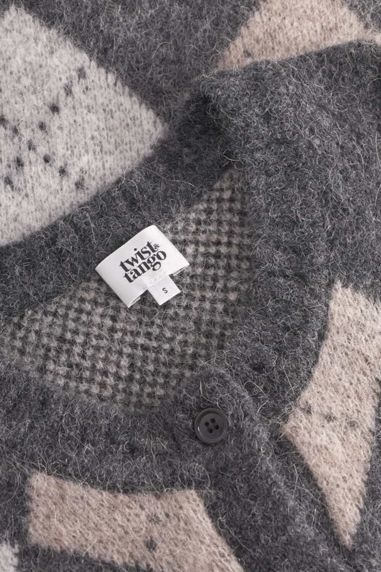 871695_Filippa-Argyle-Cardigan_Grey-Argyle_073