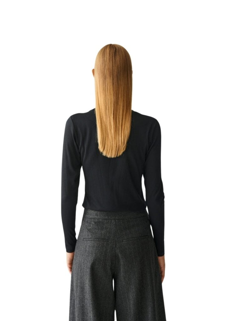 andrea-wool-black-2023.06.19-juliejosphine_aw23_s36_1309-1152x1536-1