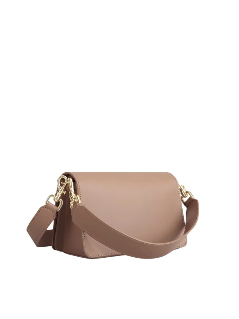 atp_atelier_assisi_hazelnut_baguette_bag_vacchetta_back_c4bfea7f-f18f-4f15-a86e-a62aebae9855