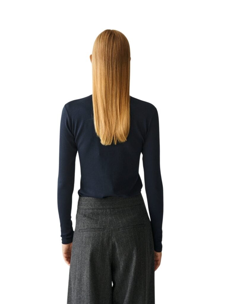 camilla-navy-2023.06.19-juliejosphine_aw23_s33_1206-1152x1536-1
