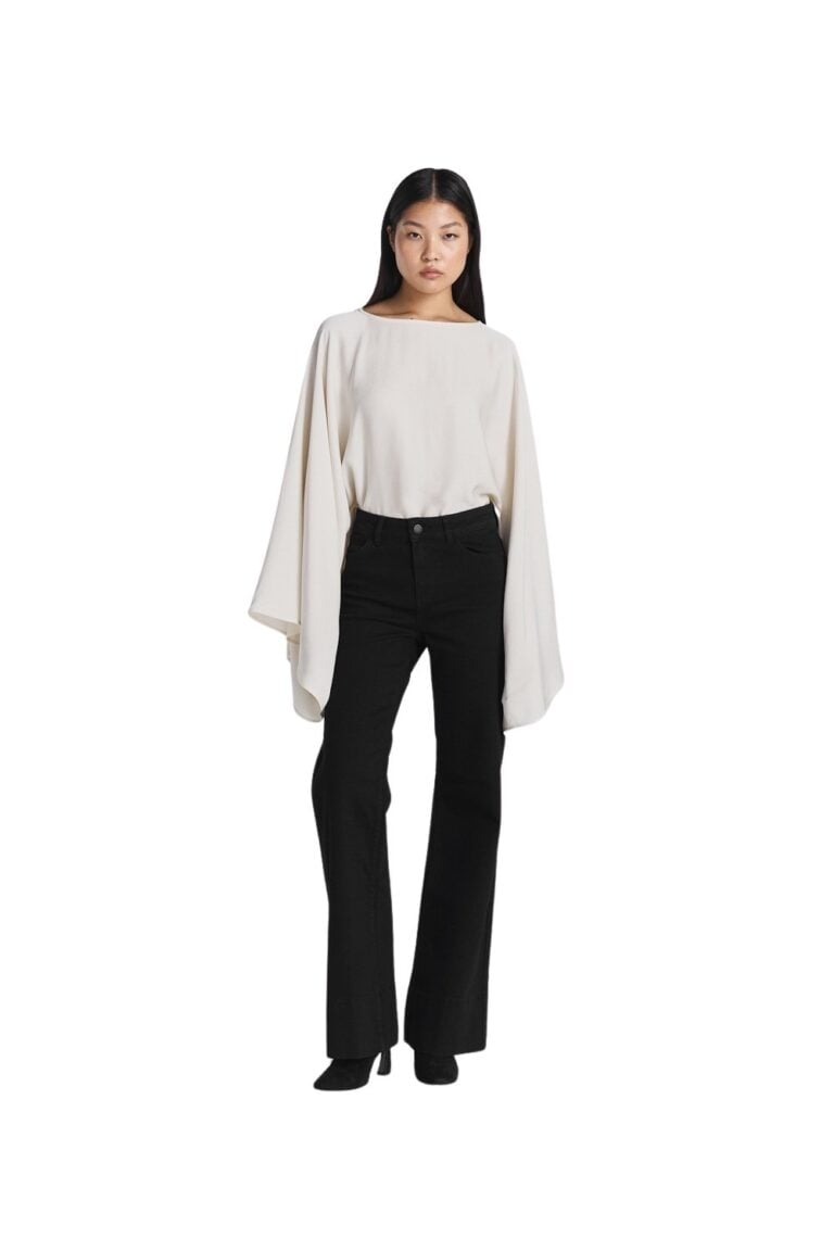 r_240529_ttfw24_day1_8613_klasia_satin_blouse_ivory_8558_nora_jeans_black2093
