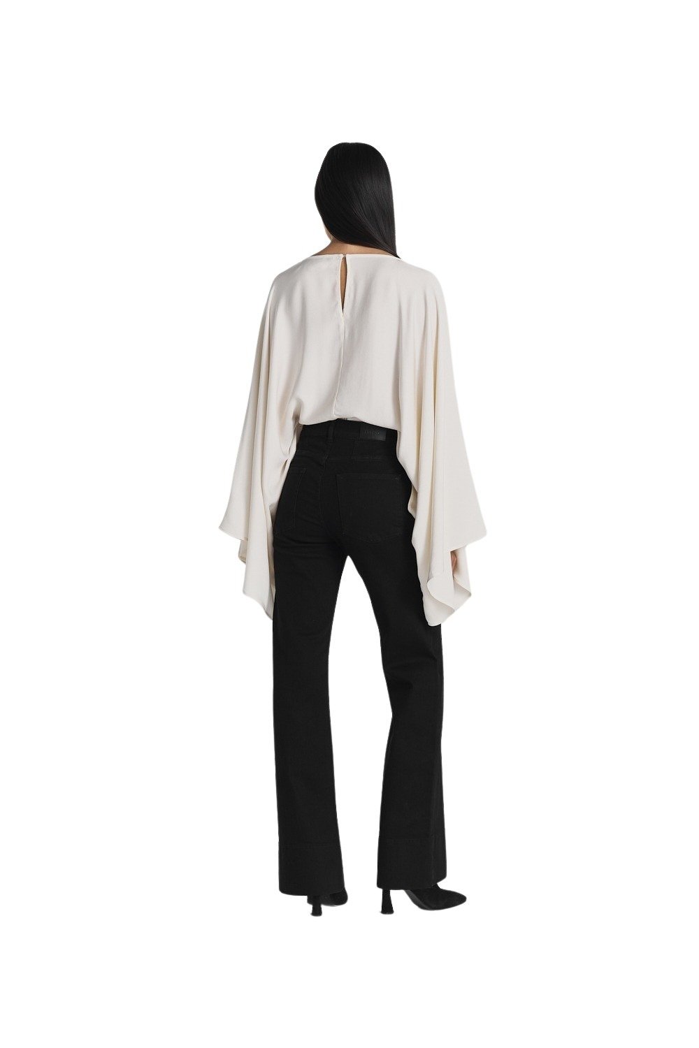 r_240529_ttfw24_day1_8613_klasia_satin_blouse_ivory_8558_nora_jeans_black2109