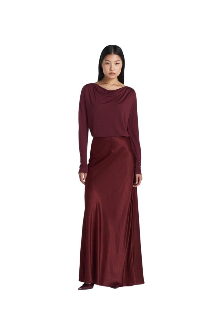 r_240529_ttfw24_day1_8632_elianna_top_cranberry_juice_8534_tyne_satin_maxi_skirt_cranberry_juice1840