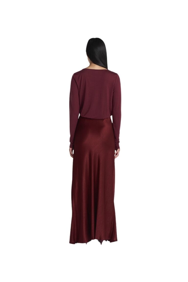 r_240529_ttfw24_day1_8632_elianna_top_cranberry_juice_8534_tyne_satin_maxi_skirt_cranberry_juice1853
