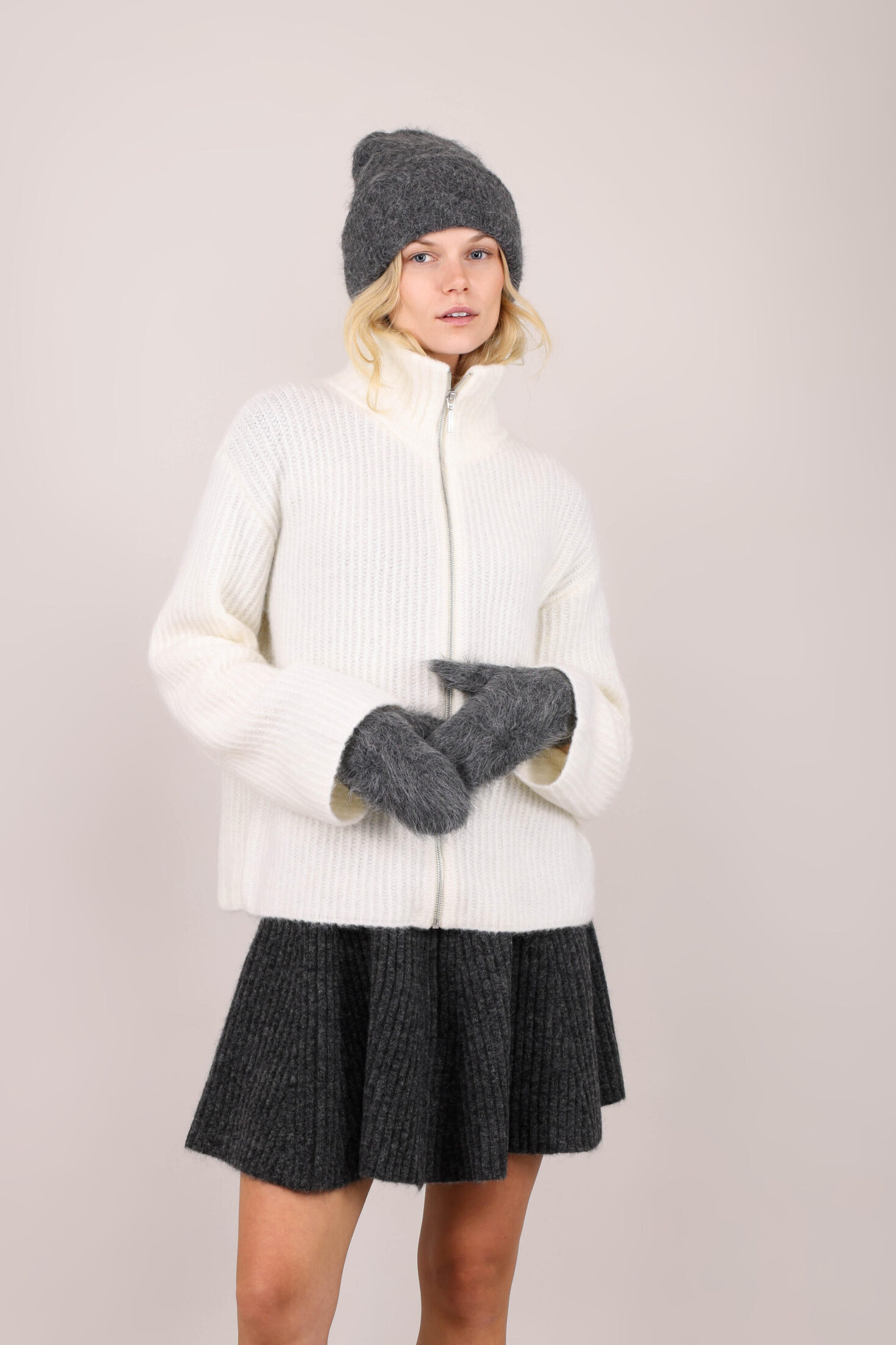 web_image_aba_rib_beanie_charcoal_one_size_fury_fl_80199_aba_charcoal_3-1563508265_plid_33039-2