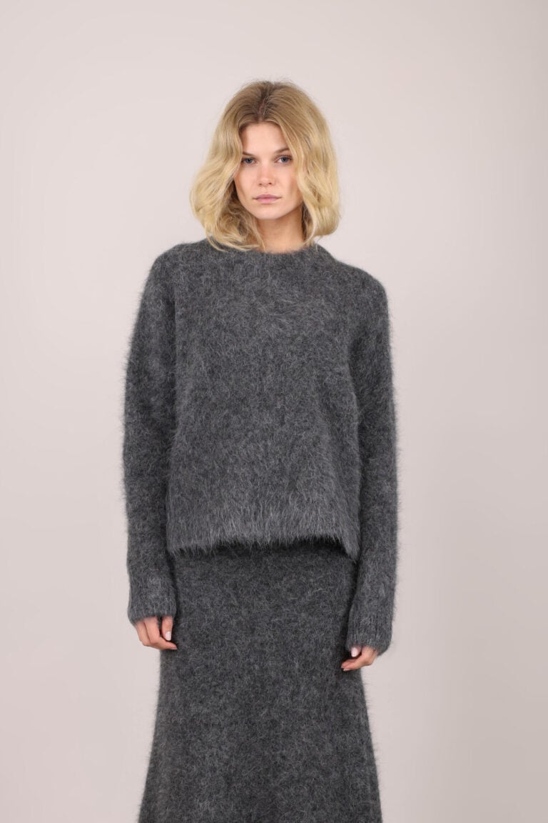 web_image_babsan_sweater_charcoal_m_fury_fluffy_ov_20652_babsan_charcoal_3251560019_plid_31750-2
