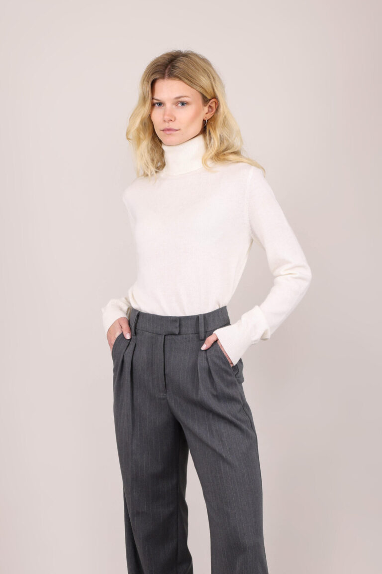 web_image_bailey_turtleneck_cream_m_merino_turtlen_20650_bailey_cream_41707767194_plid_31713-2