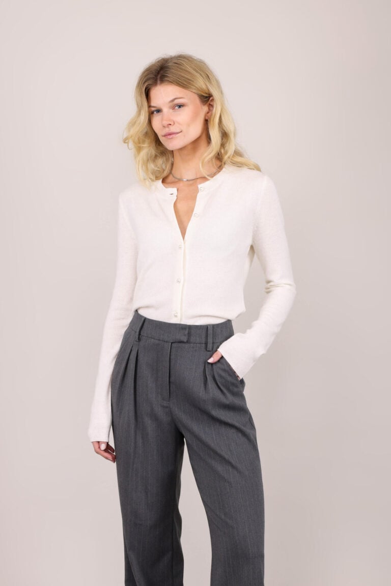 web_image_candi_cardigan_cream_s_short_merino_wool_30145_candi_cream_4-1851350140_plid_31990-2