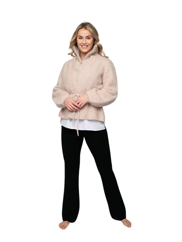 1374_73b2822963-belinda-chunky-high-neck_beige-melange-fredrikke-chunky-cardigan_beige-melange-evi-merino-pants_navy-medium