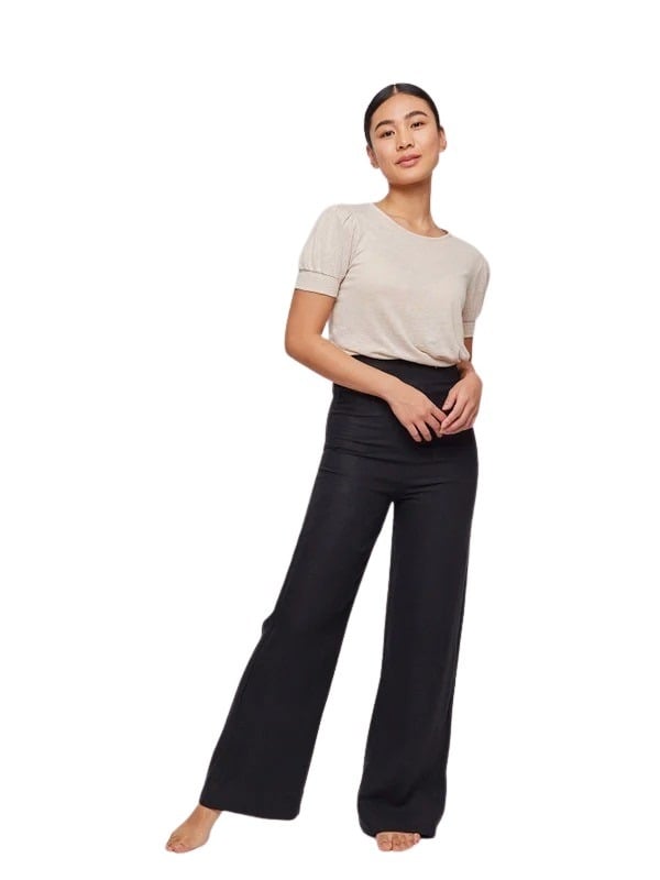 1566_eb17682334-molly-linen-pants_black-madeleine-linen-tee_beige
