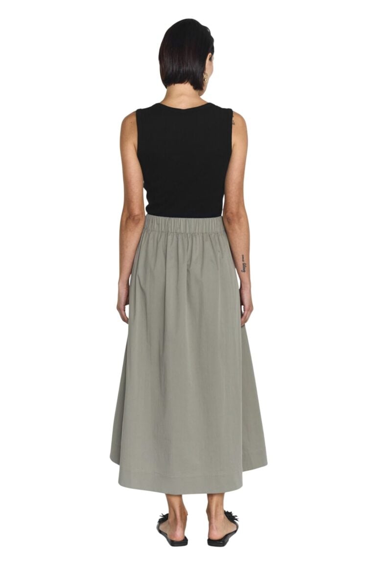 241218_tt_8806_hera_singlet_black_8810_freya_skirt_khaki5619