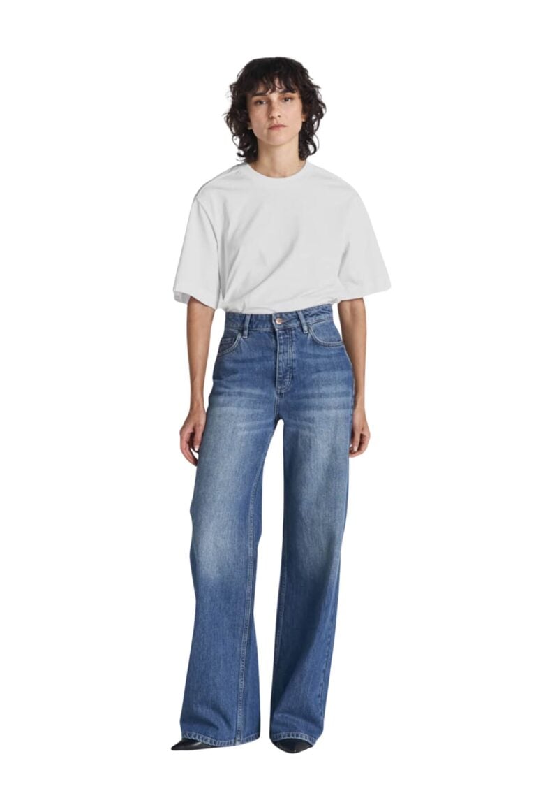c_240530_ttfw24_day2_8344_tori_rigid_jeans_dk_blue_wash_8049_chelsey_tee_white8076