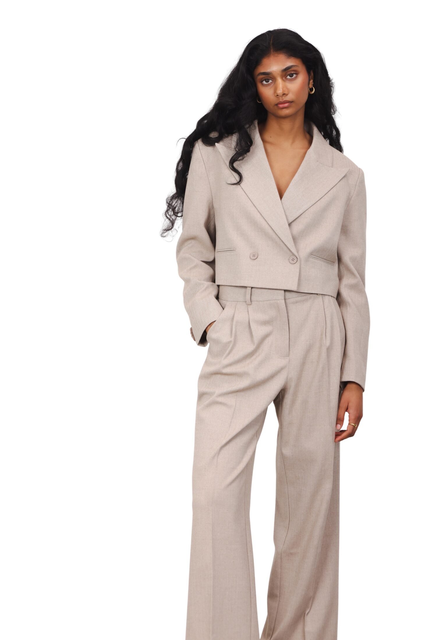 web_image_hermina_blazer_beige_xl_cropped_blazer__70414_hermina_beige_3-1155110937_plid_36500 2 web_image_hermina_blazer_beige_xl_cropped_blazer__70414_hermina_beige_3-1155110937_plid_36500-2
