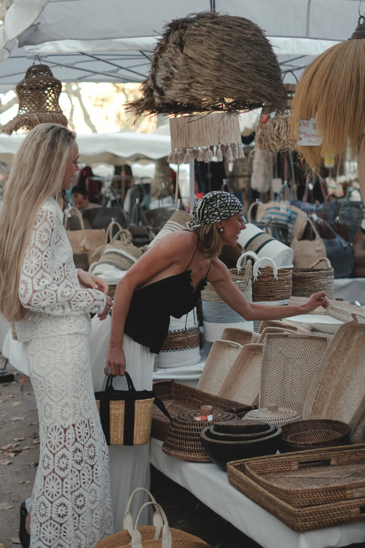 web_image_olena_ls_blouse_white_m_crochet_look_shi_90692_olena_white_4929805279_plid_36907-2