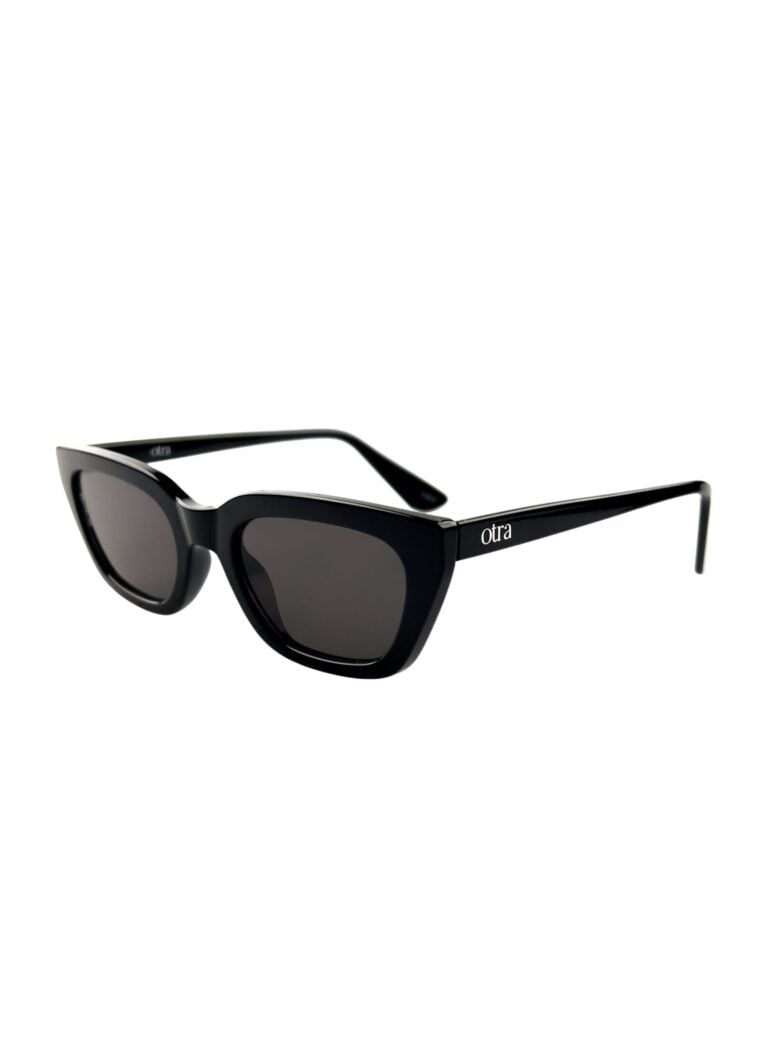 nove-black-angle
