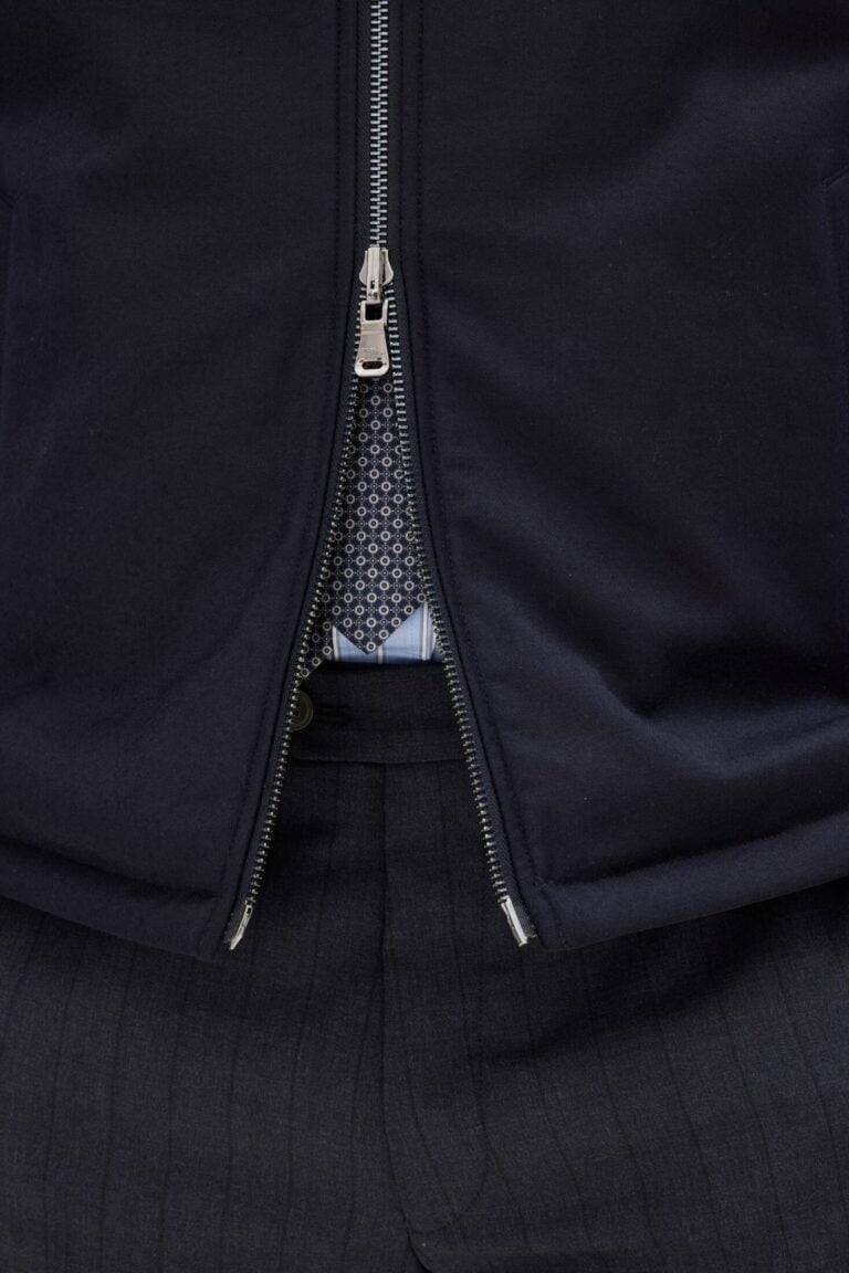6136_oscar-jacobson_reversible-padded-vest_navy_40561525_210_extra3-custom