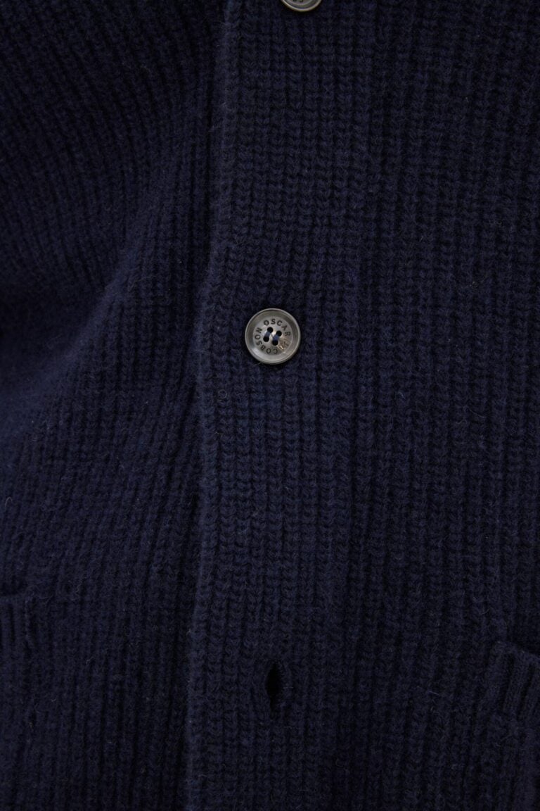 6137_oscar-jacobson_roland-cardigan_night-blue_67221560_208_extra1-custom