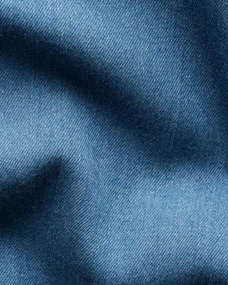 light-wash-denim-stretch-shirt_2025-08-26T074112822Z