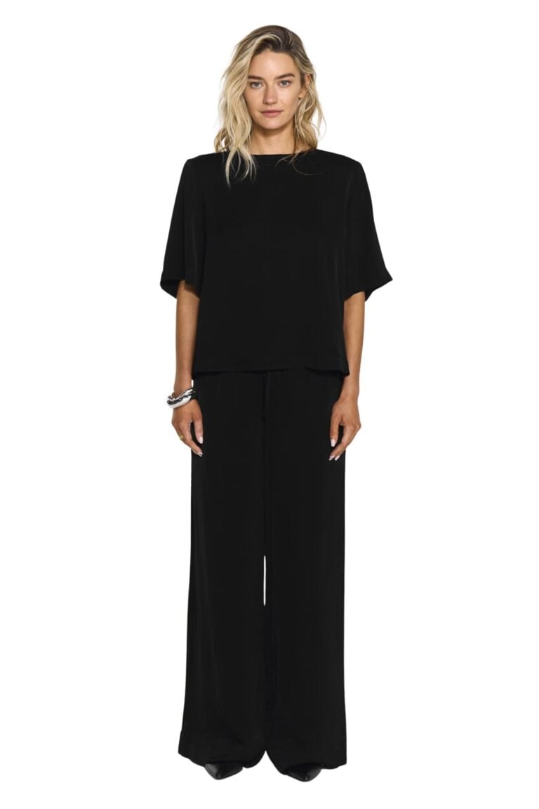 250526_ttday1_9025_leonie_satin_tee_black_9001_enna_satin_trousers_black2135