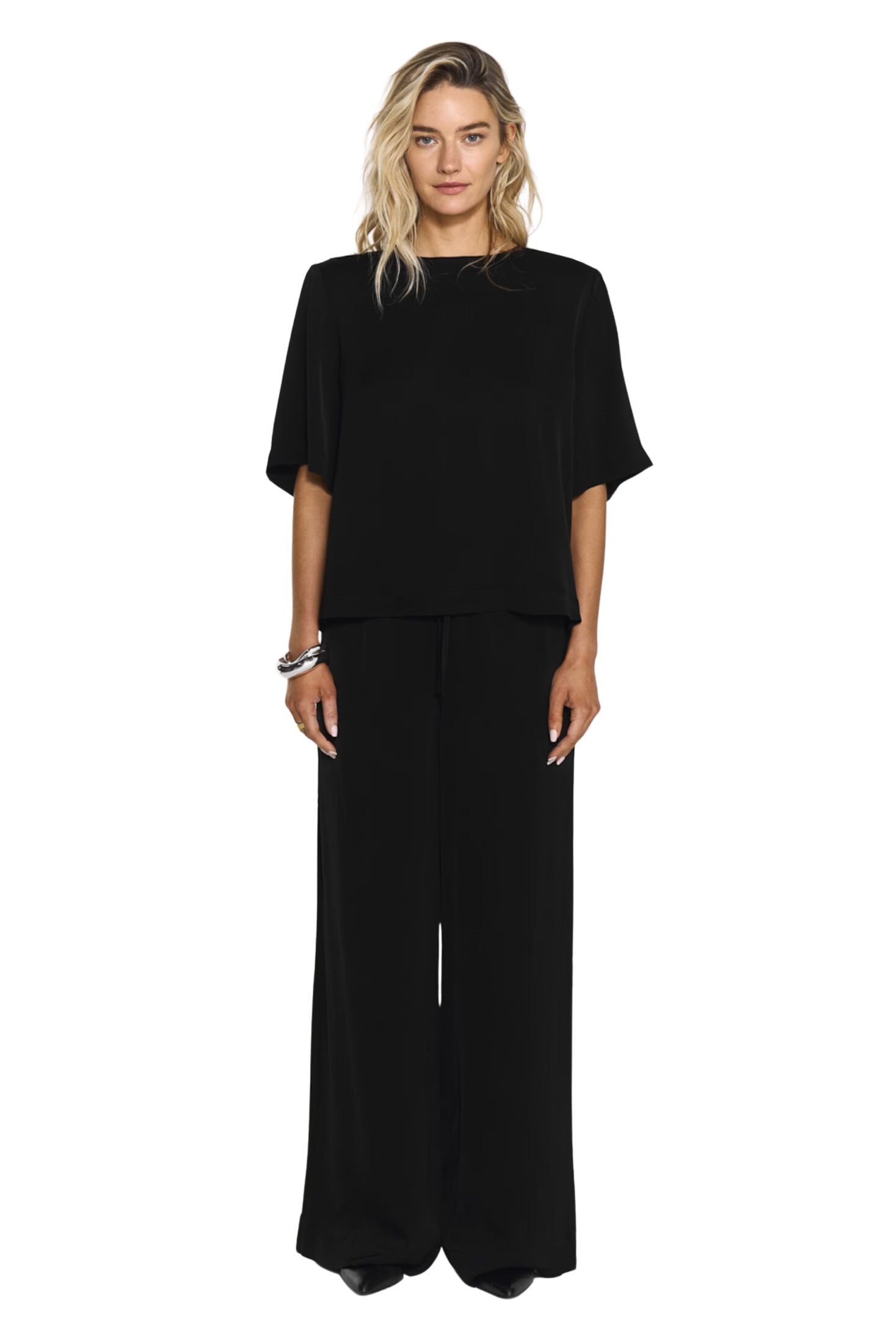 250526_ttday1_9025_leonie_satin_tee_black_9001_enna_satin_trousers_black2135
