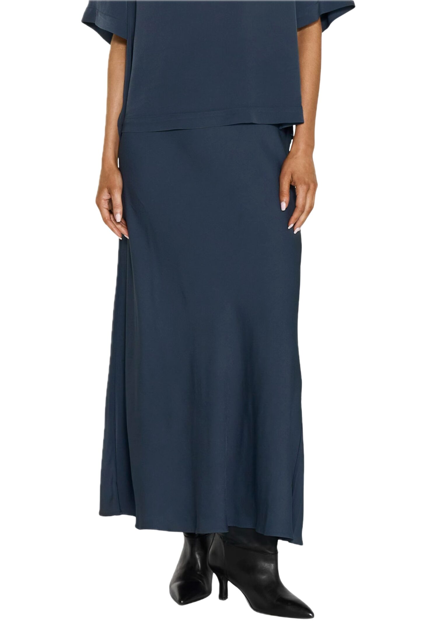 250526_ttday1_9025_leonie_satin_tee_future_dusk_8982_tyne_satin_skirt_future_dusk1736-background-removed