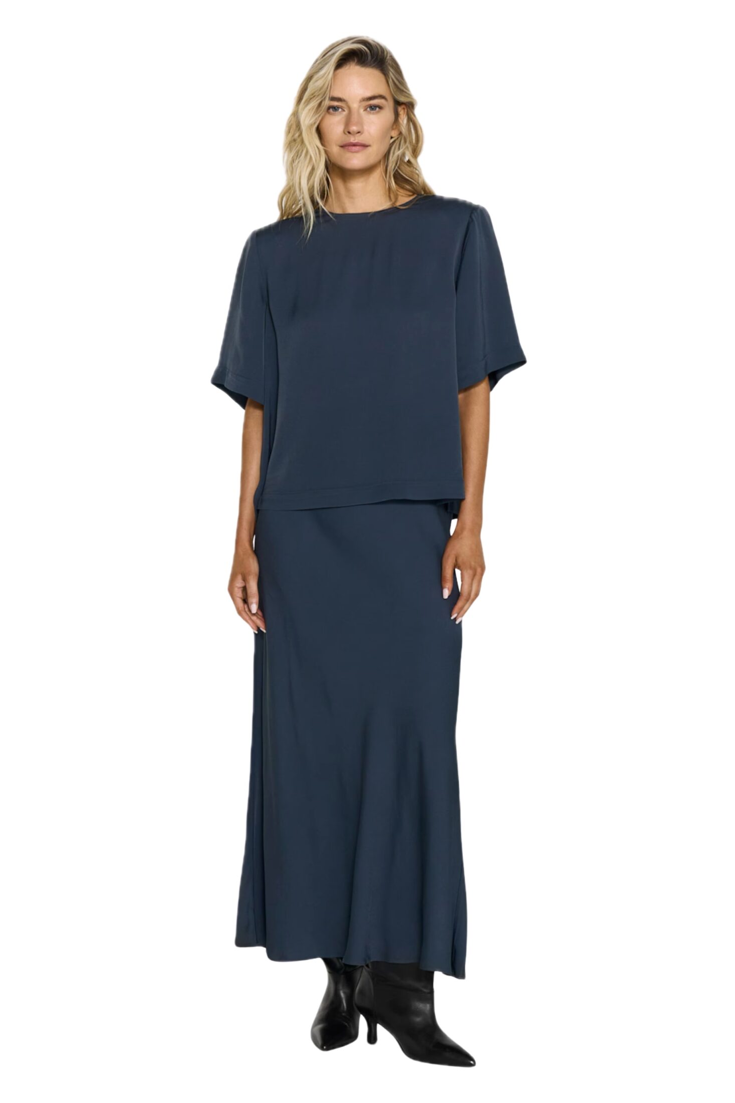 250526_ttday1_9025_leonie_satin_tee_future_dusk_8982_tyne_satin_skirt_future_dusk1737-background-removed